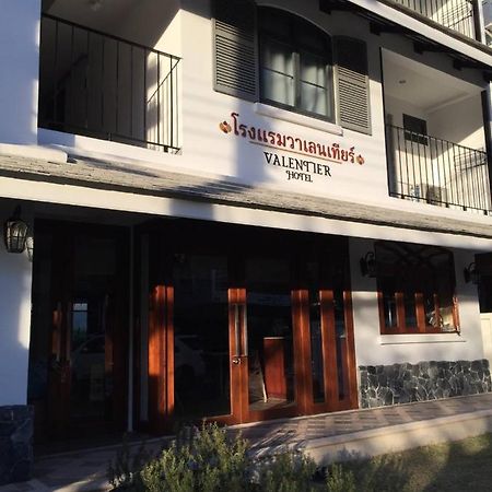Valentier Cafe And Hotel Chiang Mai Extérieur photo