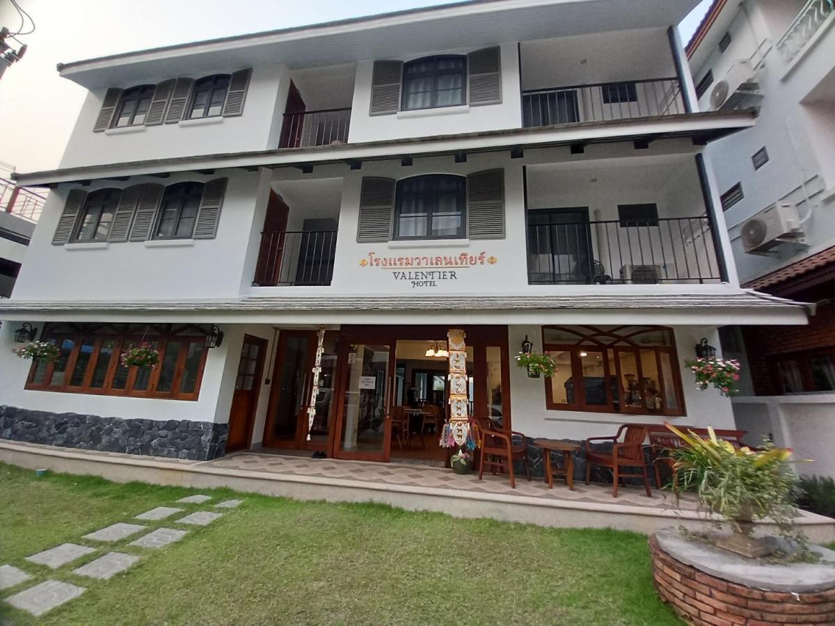 Valentier Cafe And Hotel Chiang Mai Extérieur photo