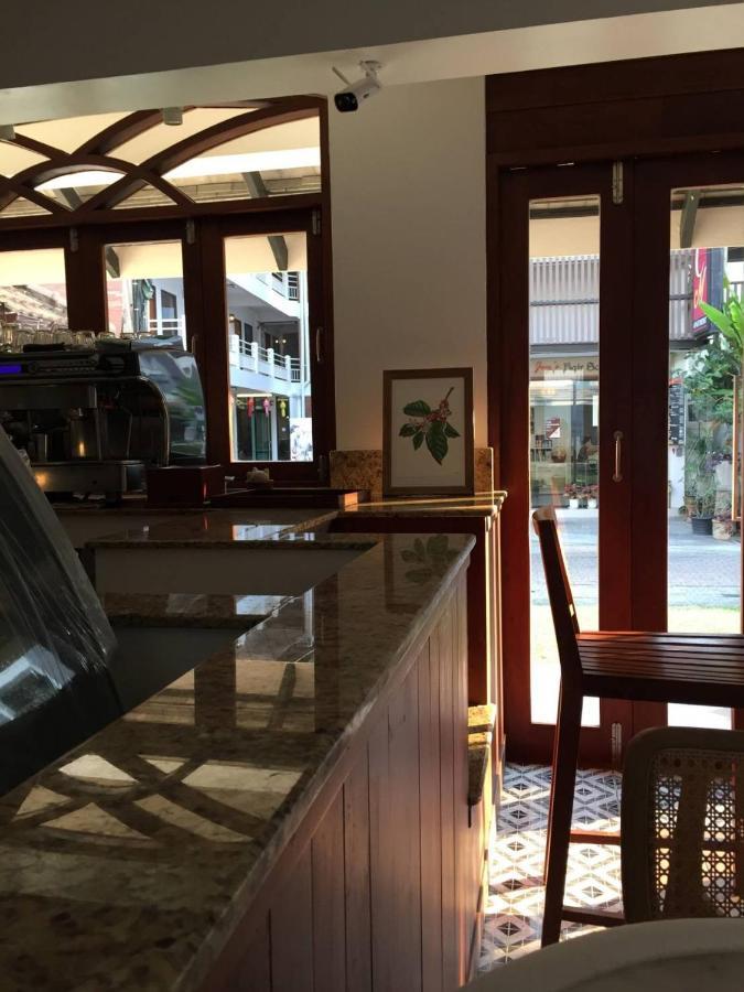 Valentier Cafe And Hotel Chiang Mai Extérieur photo