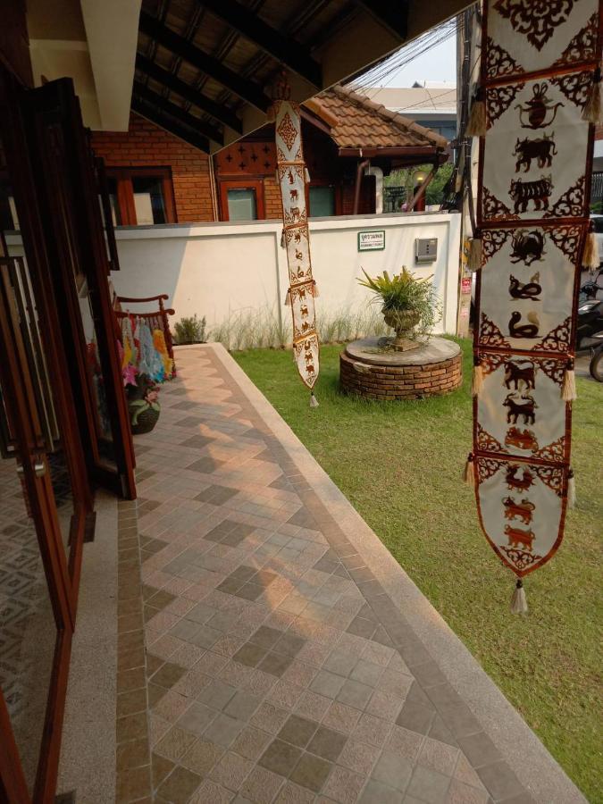 Valentier Cafe And Hotel Chiang Mai Extérieur photo