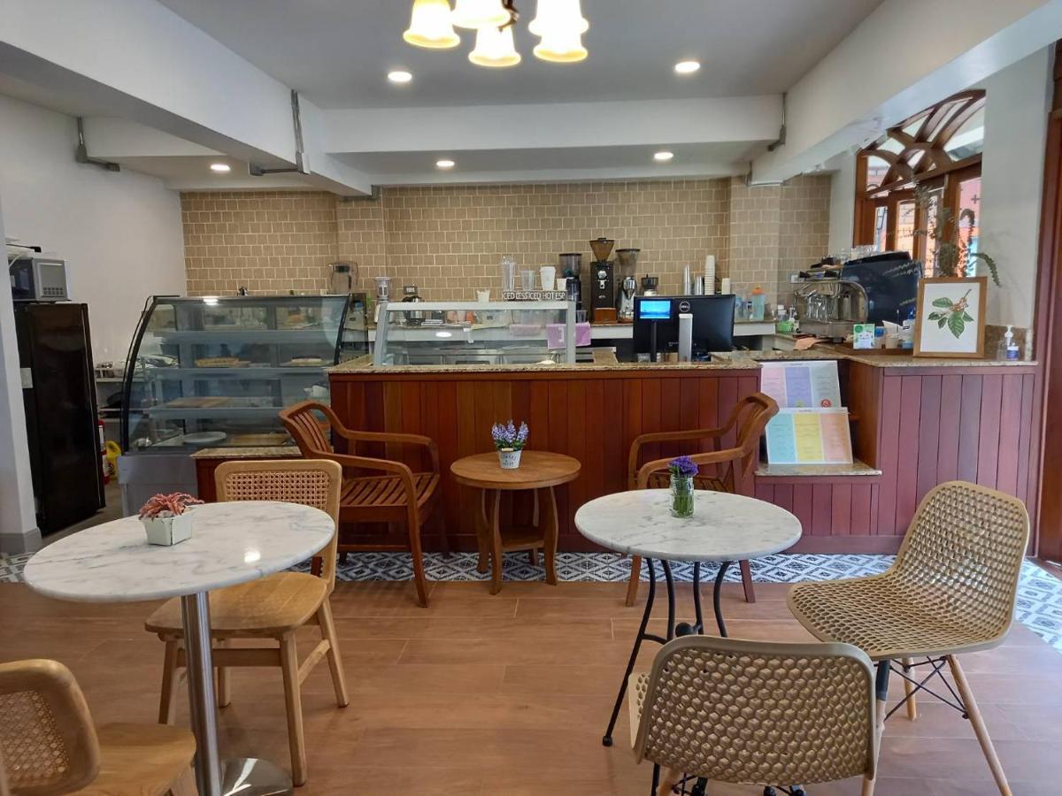Valentier Cafe And Hotel Chiang Mai Extérieur photo