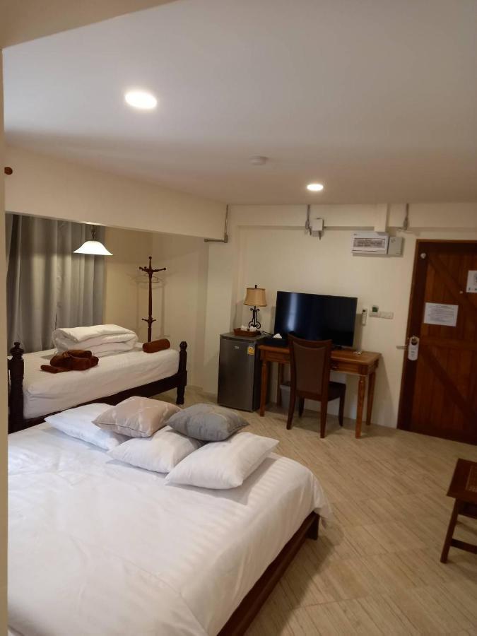 Valentier Cafe And Hotel Chiang Mai Extérieur photo