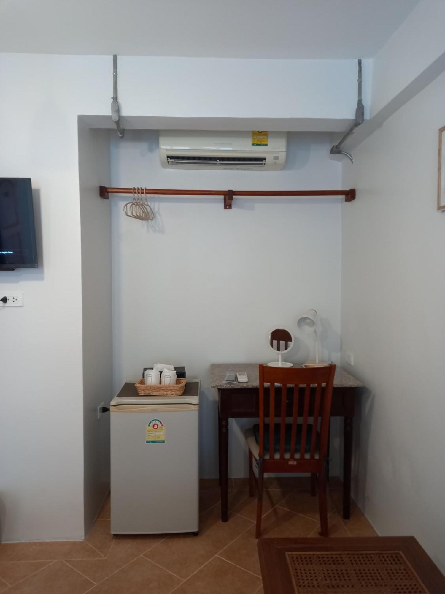 Valentier Cafe And Hotel Chiang Mai Extérieur photo
